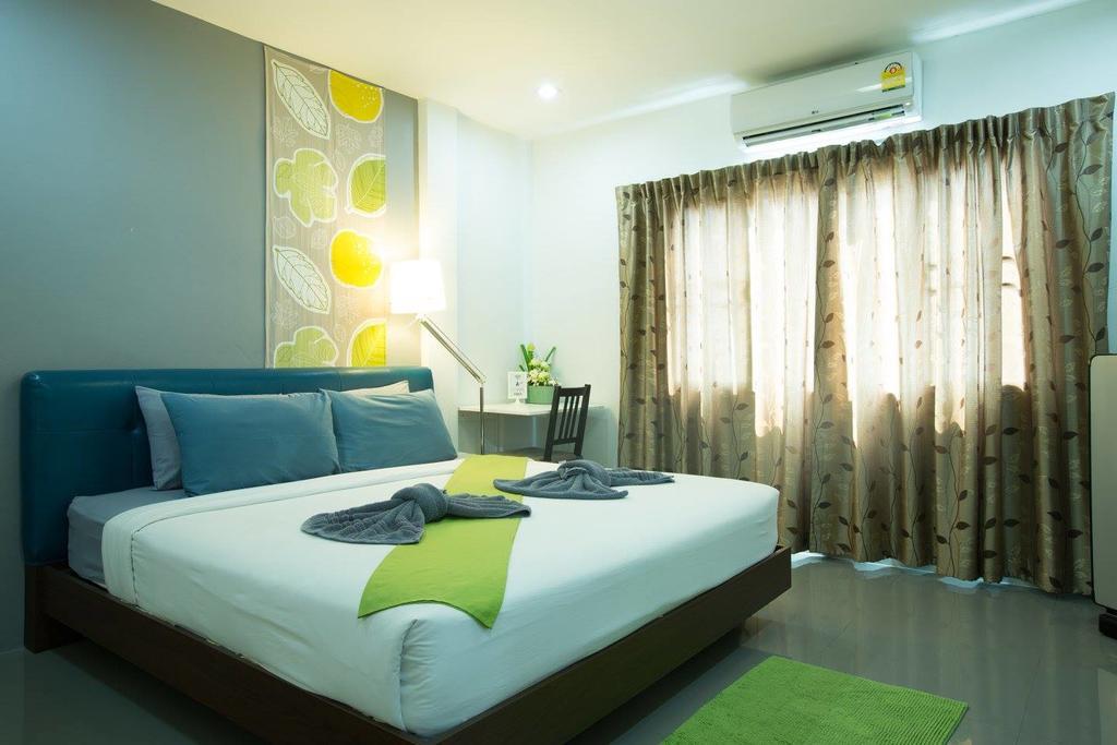 White Monkey Guesthouse Phetchaburi Bagian luar foto