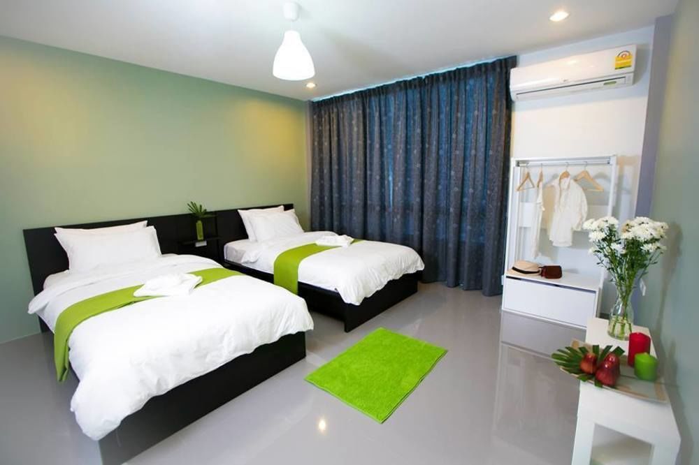 White Monkey Guesthouse Phetchaburi Bagian luar foto