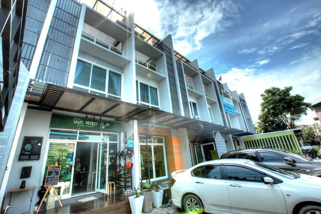 White Monkey Guesthouse Phetchaburi Bagian luar foto