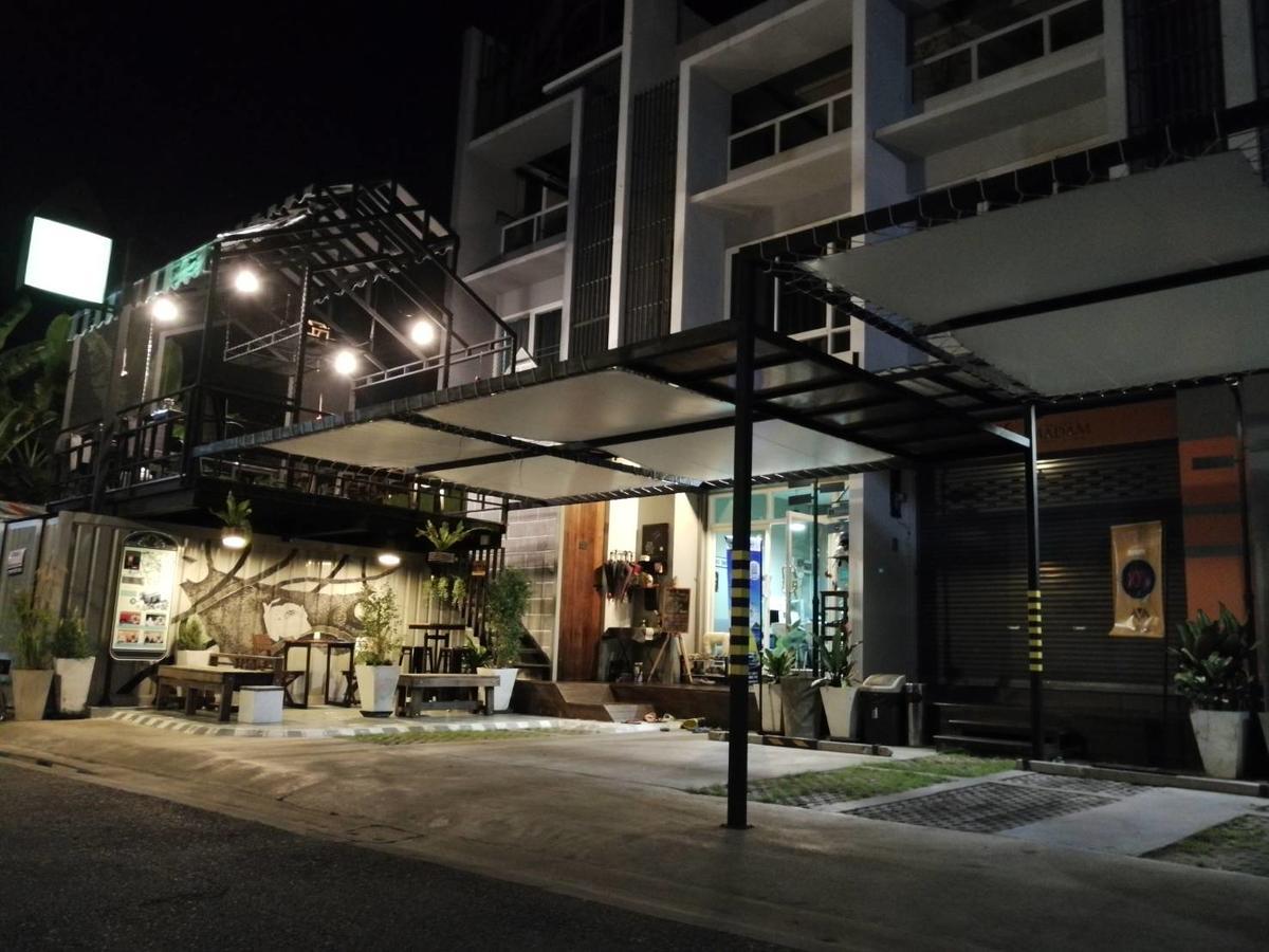 White Monkey Guesthouse Phetchaburi Bagian luar foto