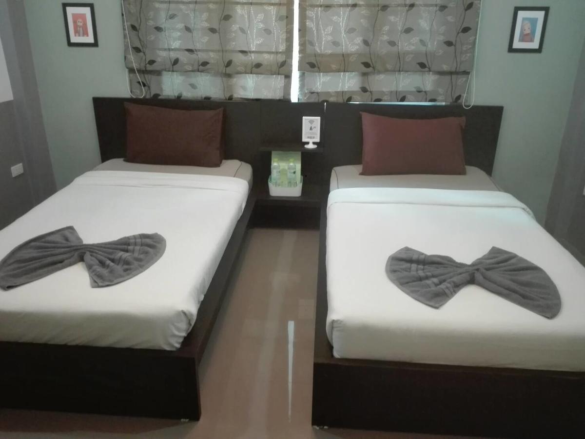 White Monkey Guesthouse Phetchaburi Bagian luar foto