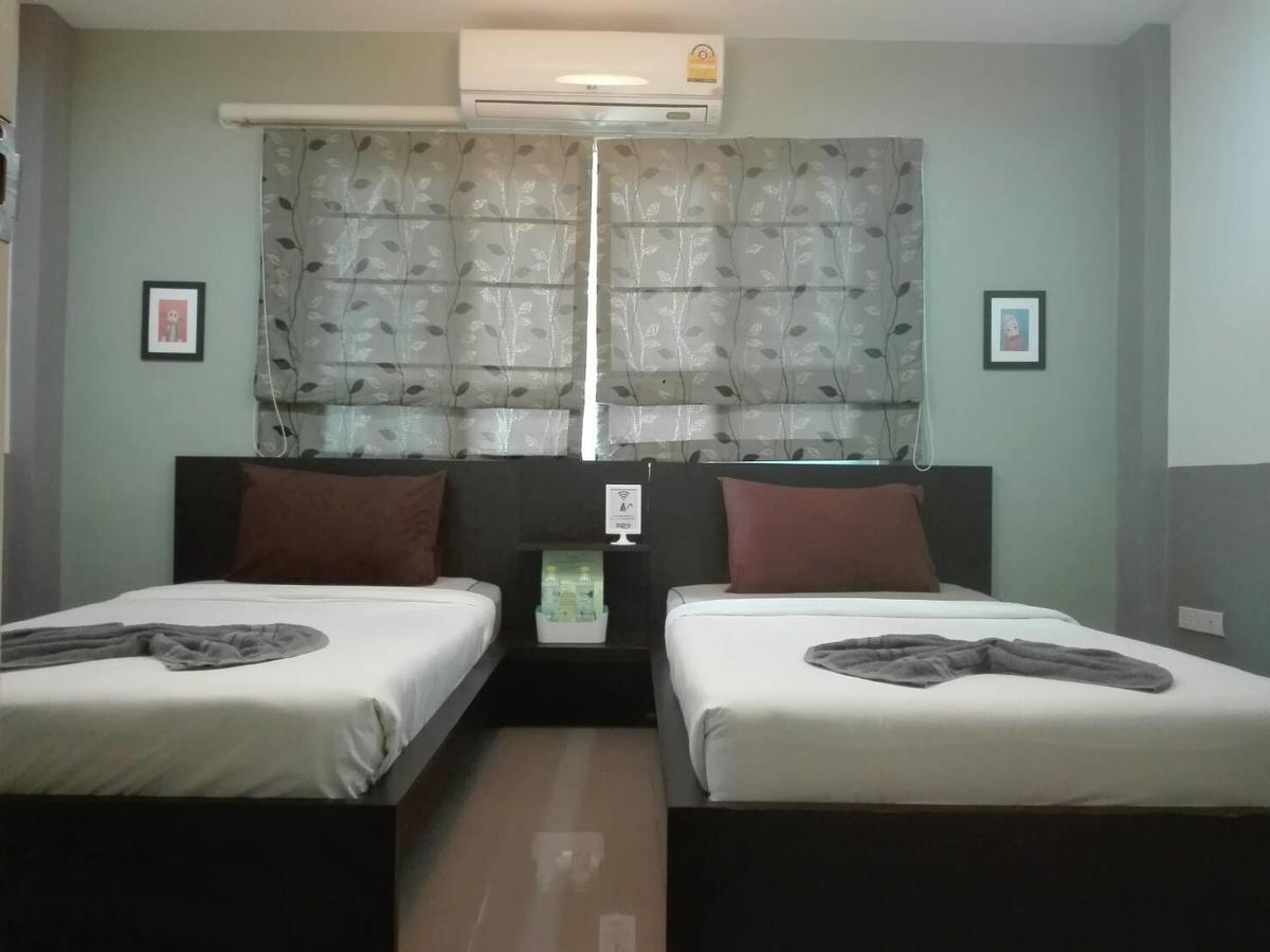 White Monkey Guesthouse Phetchaburi Bagian luar foto